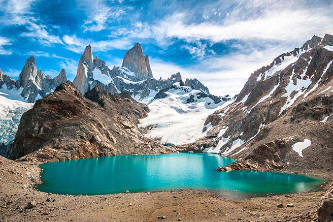 Panoramic of a lake surrounded by snow-capped mountains. Development - Inter-American Development Bank - IDB
