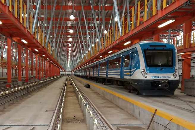 A train in a station. Finance - Inter-American Development Bank - IDB