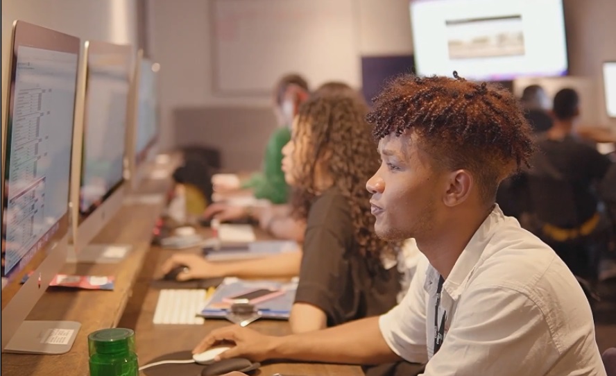 Jóvenes colombianos recibieron formación virtual a través de Crehana