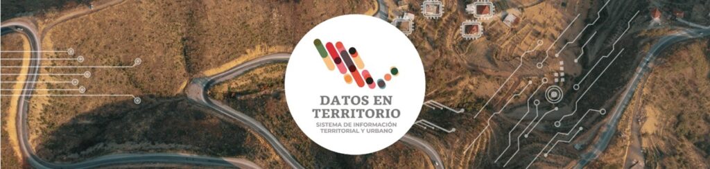 Un mapa de una montaña con el logotipo de Datos en Territorio