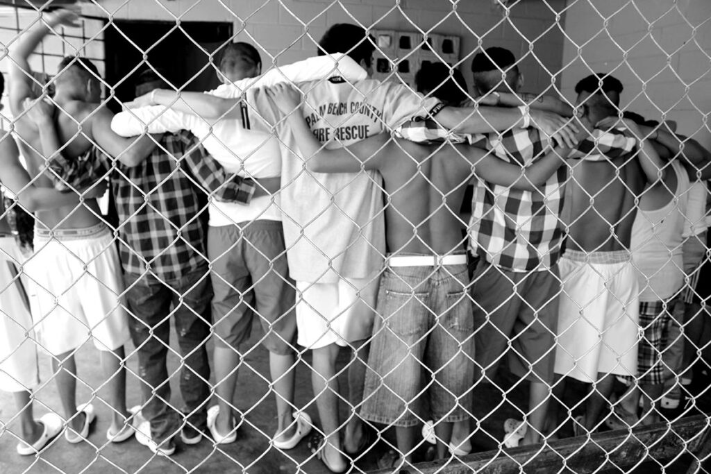 Las personas privadas de libertad en América latina y el Caribe enfrentan situaciones de alta fragilidad física y social. Buscamos soluciones para mejorar la gestión penitenciaria