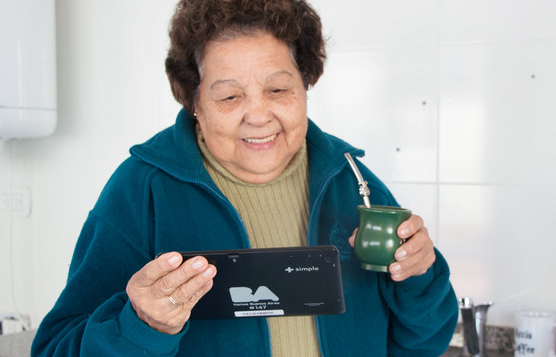 Mayores Cuidados. Voluntarios que pueden asistir telefónicamente, hacer las compras en farmacias y comercios cercanos, pagar tus servicios, pasear tus mascotas y usar zoom, whatsapp u otra aplicación digital.