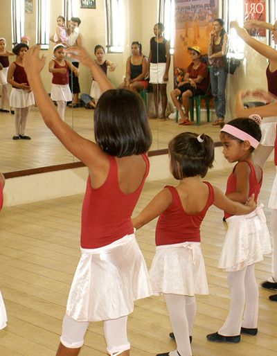 A group of girls in a school dance class.