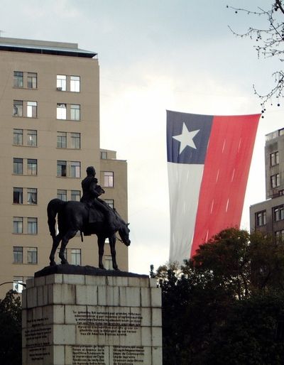 Equestrian statue in the city of Santiago.