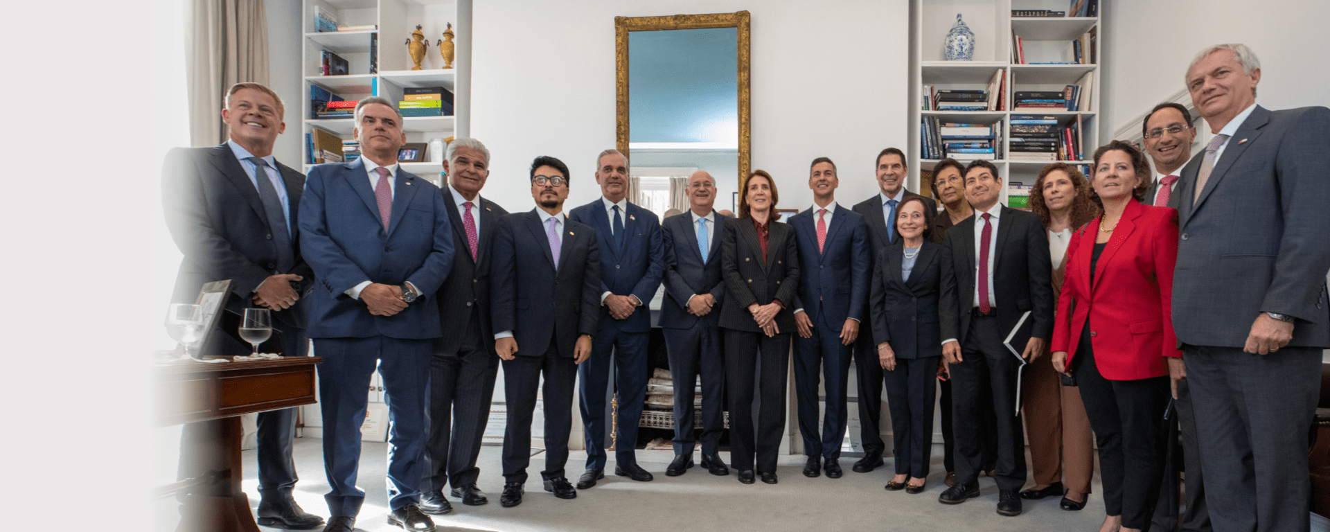 Group photo of representatives participating in an institutional meeting, IDB.