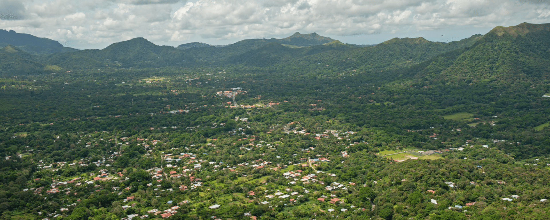 Aerial view of rural communities surrounded by forested mountains in Panama IDB