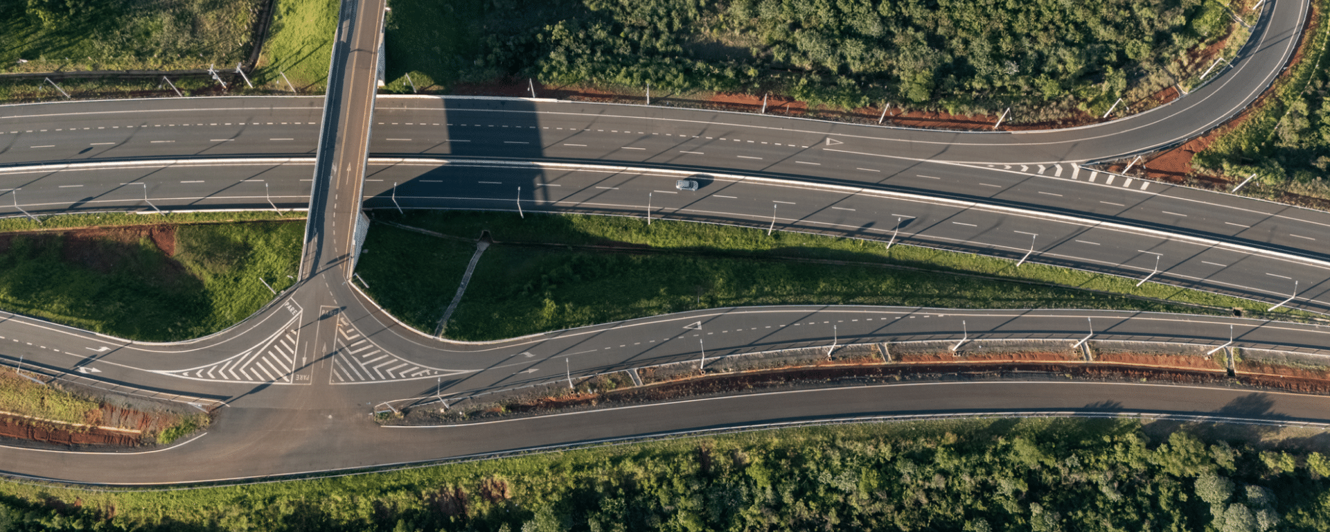Aerial view of a highway interchange illustrating transportation infrastructure and regional connectivity IDB