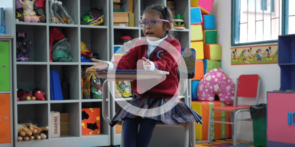 Girl telling a story - Inter American Development Bank - IDB