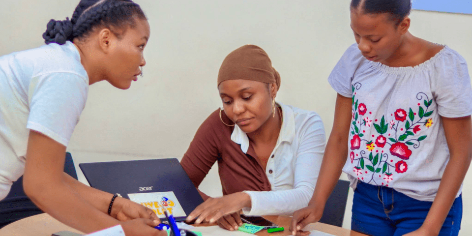 Young people learning - Social Benefits - Inter American Development Bank - IDB