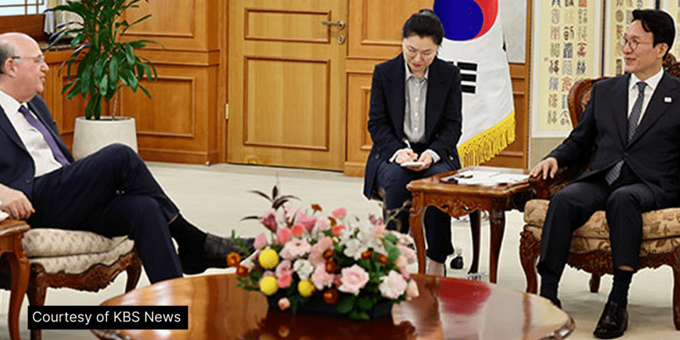 IDB president in a meeting in Korea - Inter American Development Bank - IDB