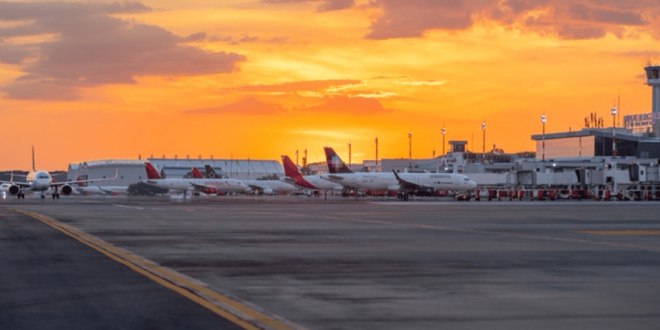 General view of airplanes at the airport at sunset - Inter American Development Bank - Transport Infrastructure