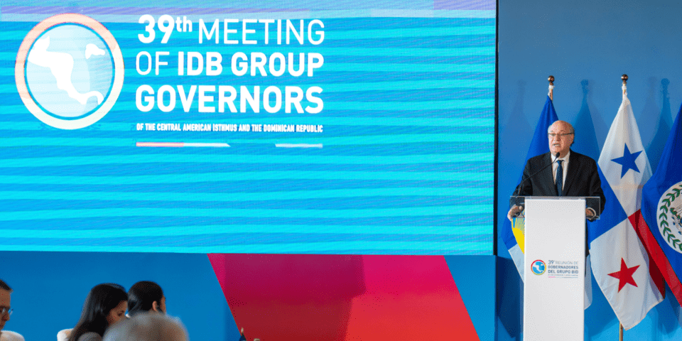 IDB President in a meeting with IDB Group Governors - America en el centro - Inter American Development Bank - IDB