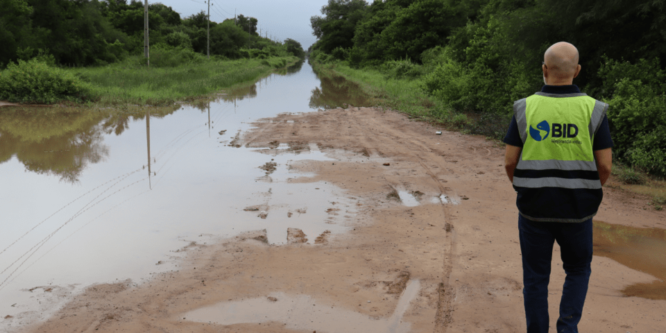 Man stand with his back watching to a way - Inter American Development Bank - South Connection