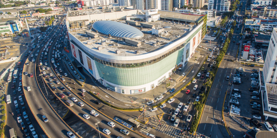 Panoramic view of a huge building in the middle of several streets - Inter American Development Bank - Macroeconomy