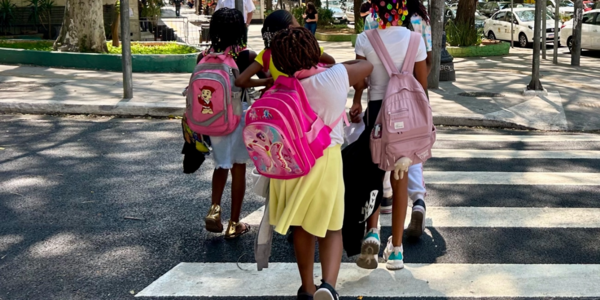 Impulsionando a segurança e a saúde na mobilidade de crianças e adolescentes