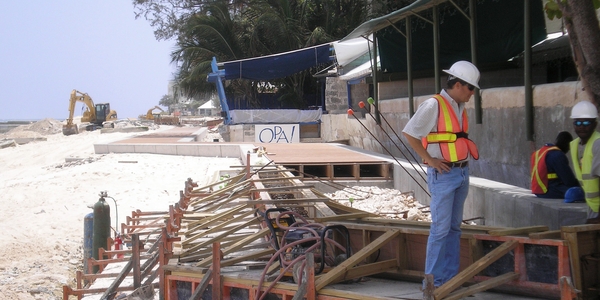 Personas trabajando en la construcción