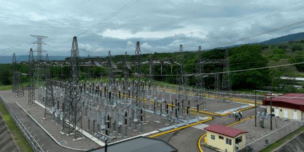 Lineas de transmision en Guanaja, Honduras
