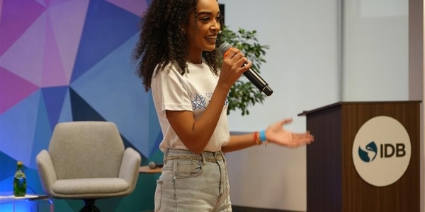 Panamanian Model Combines Art, Social Impact, and Access to Higher Education