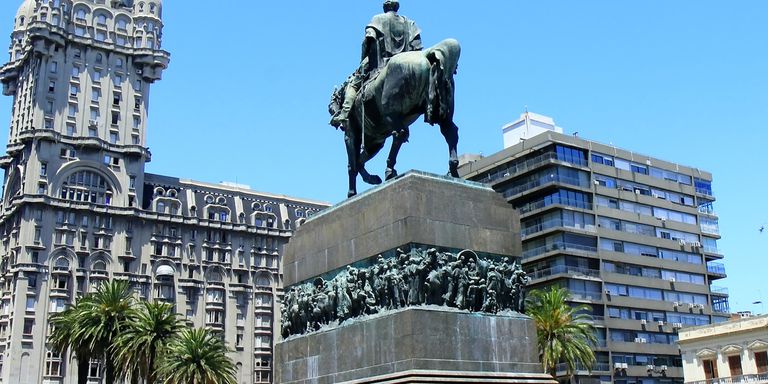 Vista panorámica del Monumento a Artigas en Montevideo Uruguay. Desarrollo Social - Banco Interamericano de Desarrollo - BID  