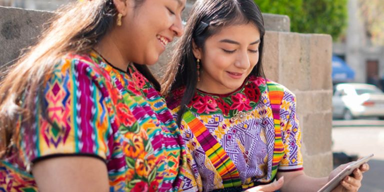 Two women wearing colorful shirts. Diversity - Inter-American Development Bank - IDB