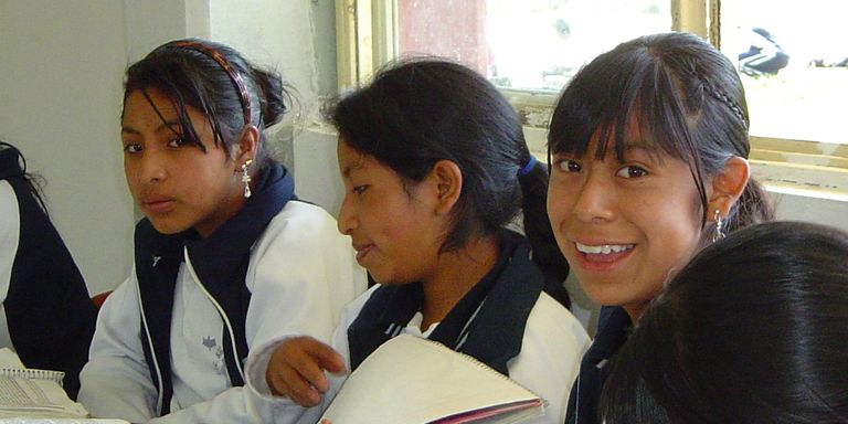 A couple of childs sitting at a desk. Sustainability - Inter-American Development Bank - IDB