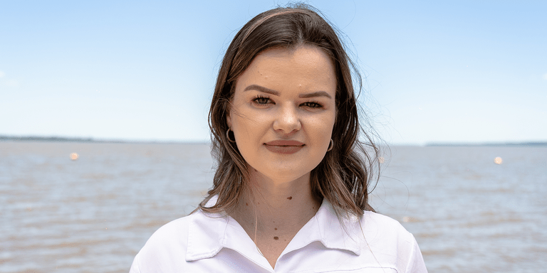a person in a white shirt