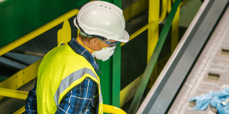 Male worker watching a solid waste machine - Inter American Development Bank - Water and Sanitation