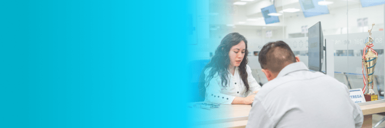 Public server with a citizen - Inter American Development Bank - IDB