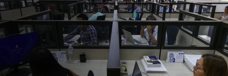 Panoramic view of cubicles and people inside an office - Inter American Development Bank - Public Administration