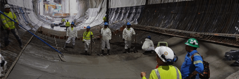 Construction workers working inside a tunnel - Inter American Development Bank - IDB Invest
