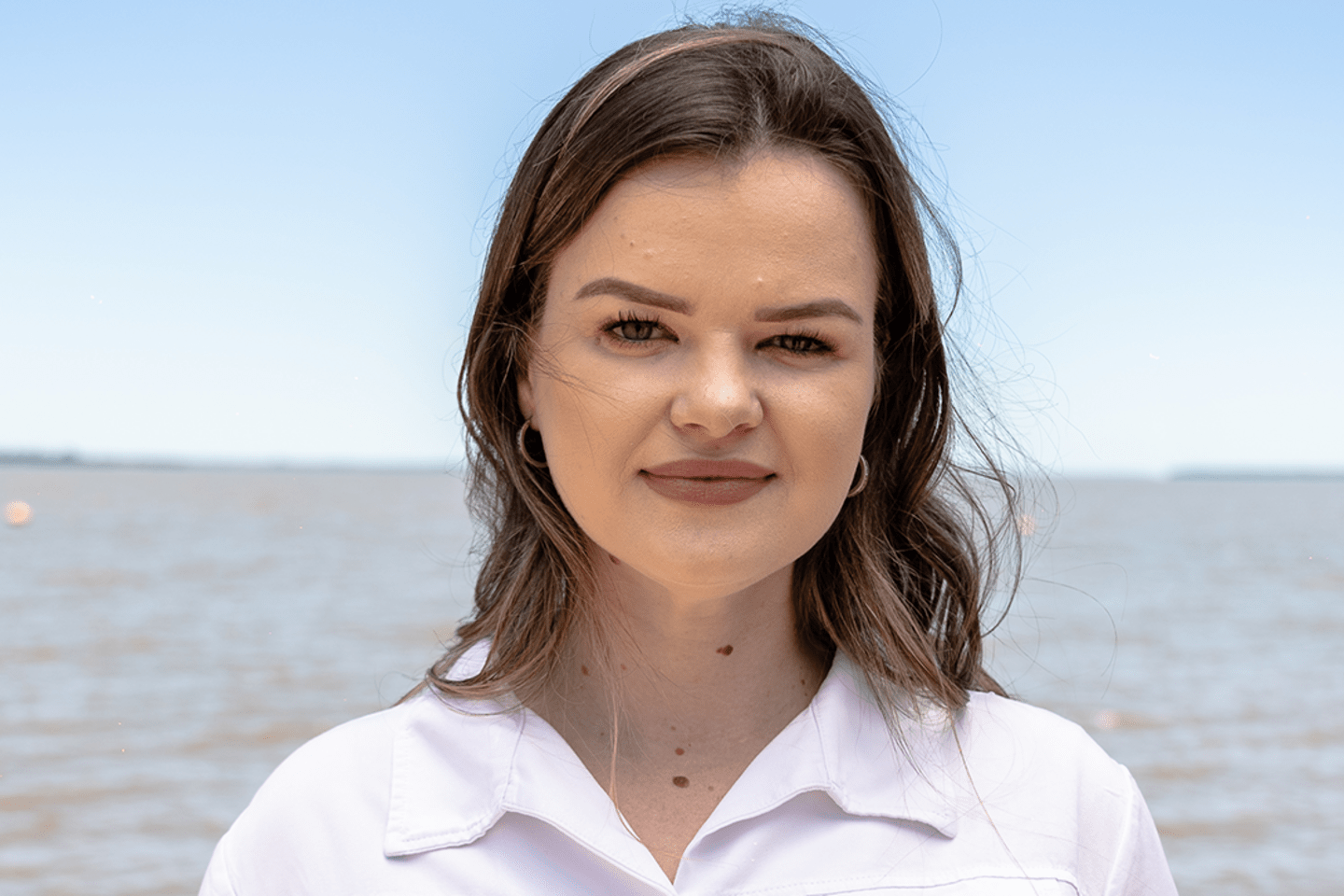 a person in a white shirt