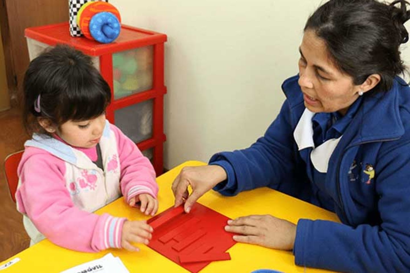 A teacher with her student - Education - Inter American Development Bank - IDB