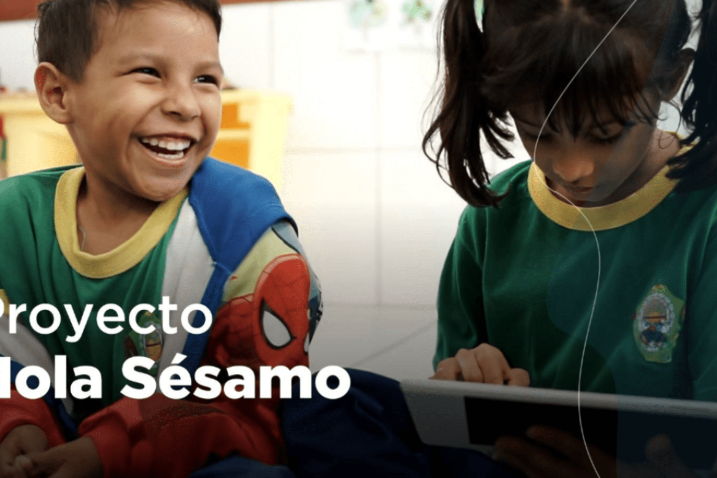 two kids reading and the text Proyecto Sesamo 