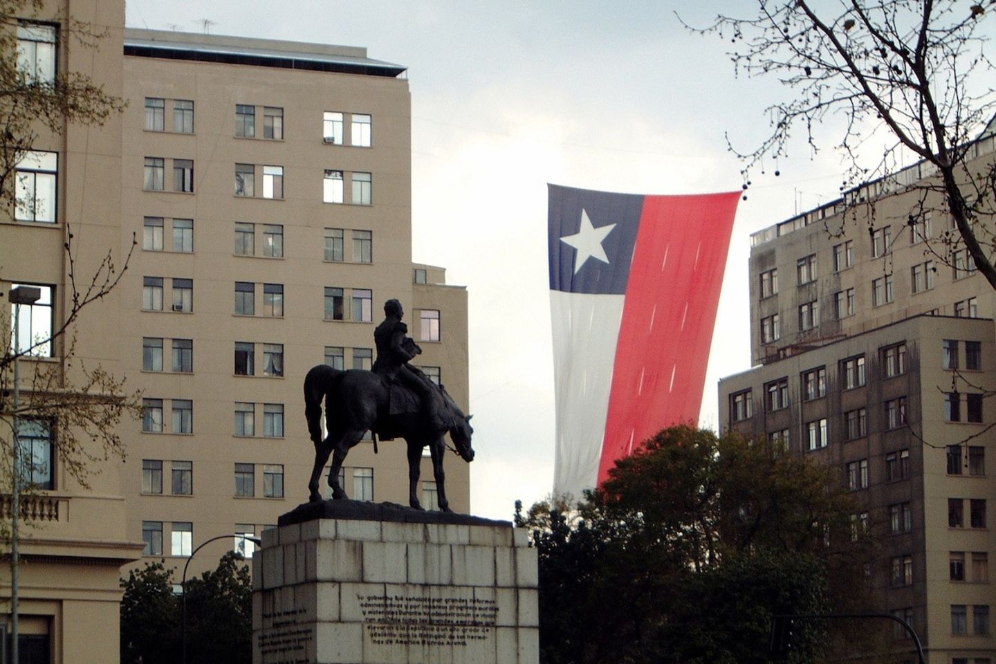Equestrian statue in the city of Santiago.