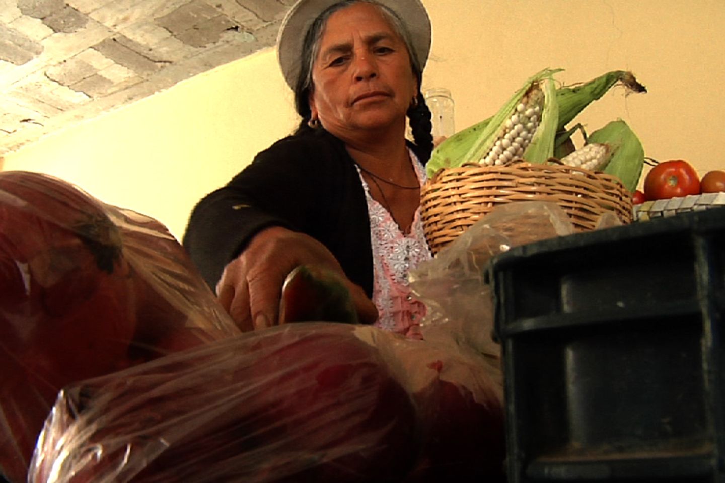 El trabajo informal no es la primera opción para las mujeres en Ecuador, pero es una salida para poder generar ingresos