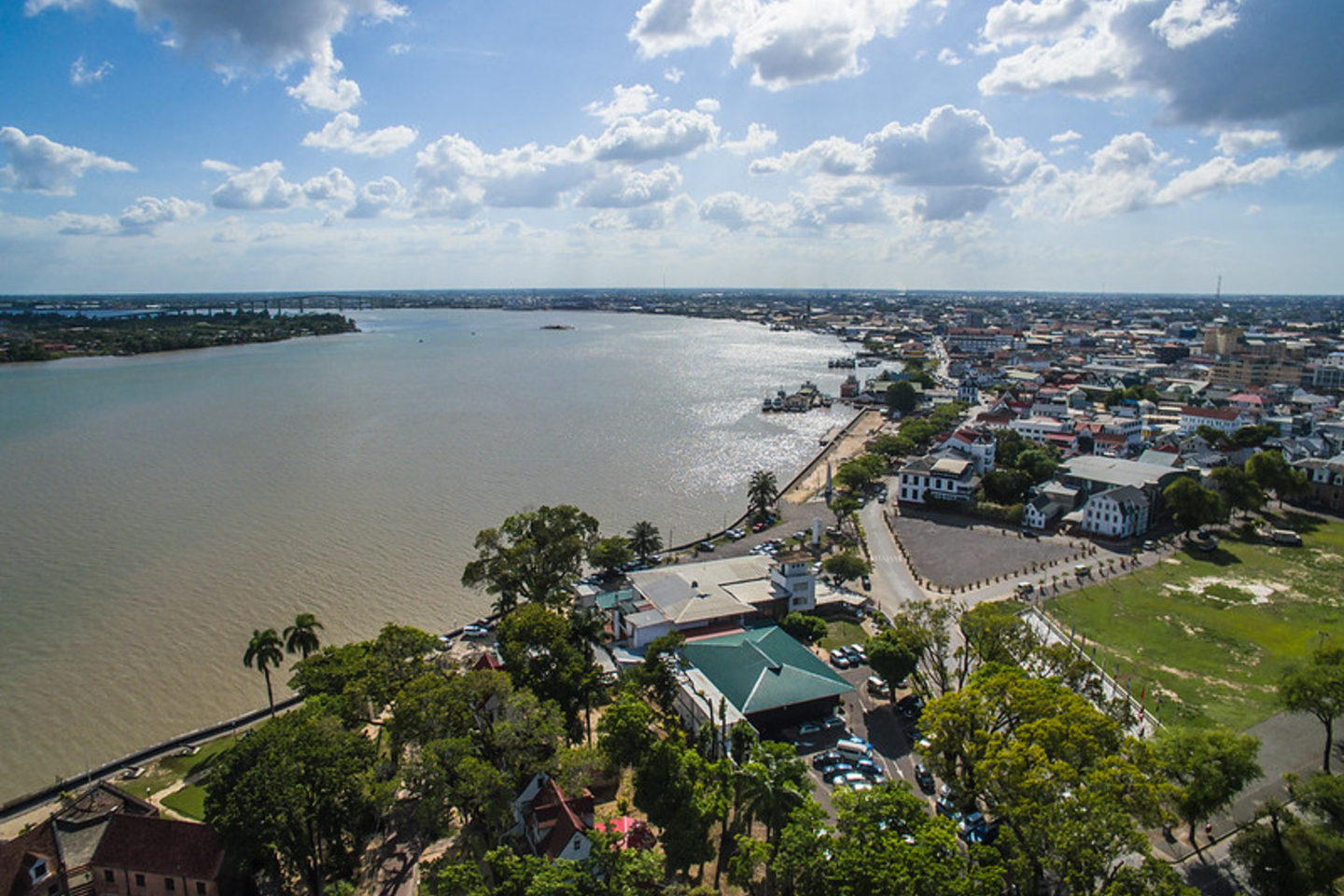 31032069016_7608887404_c