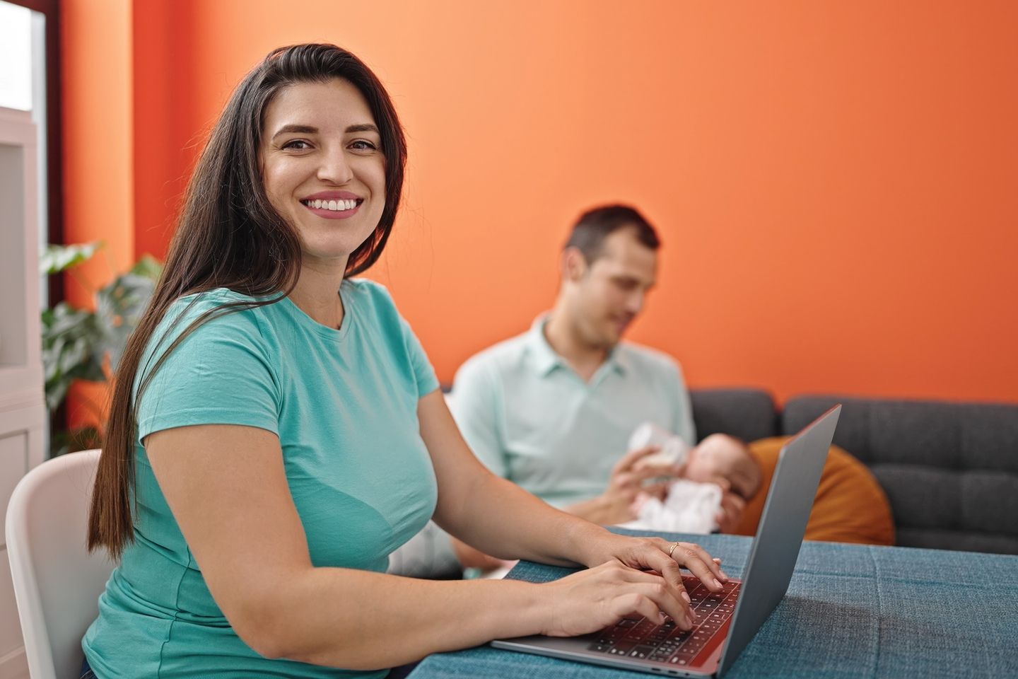 BrechSalarialMujerTrabajando