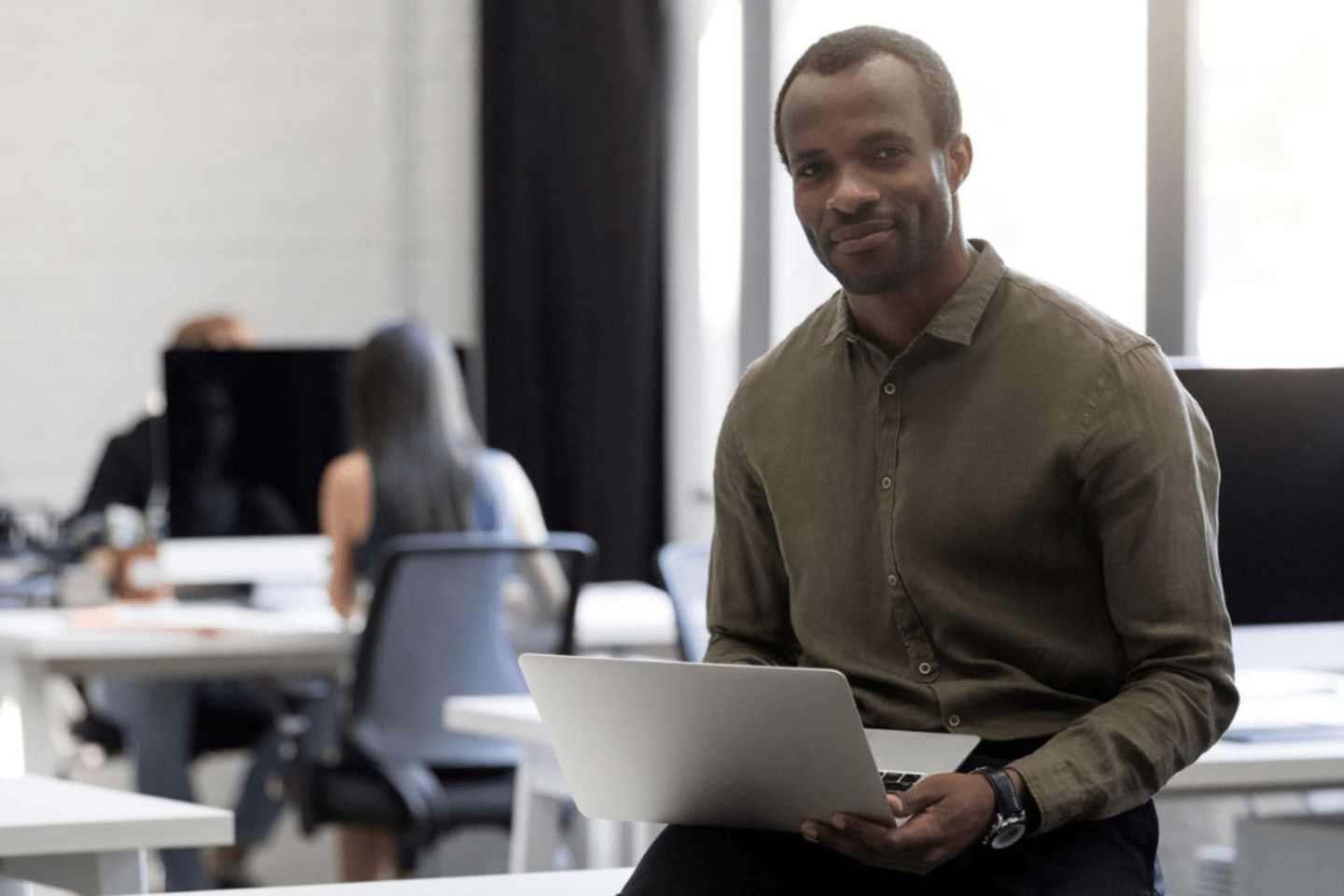 CBR_transf digital_business man (1200×627)