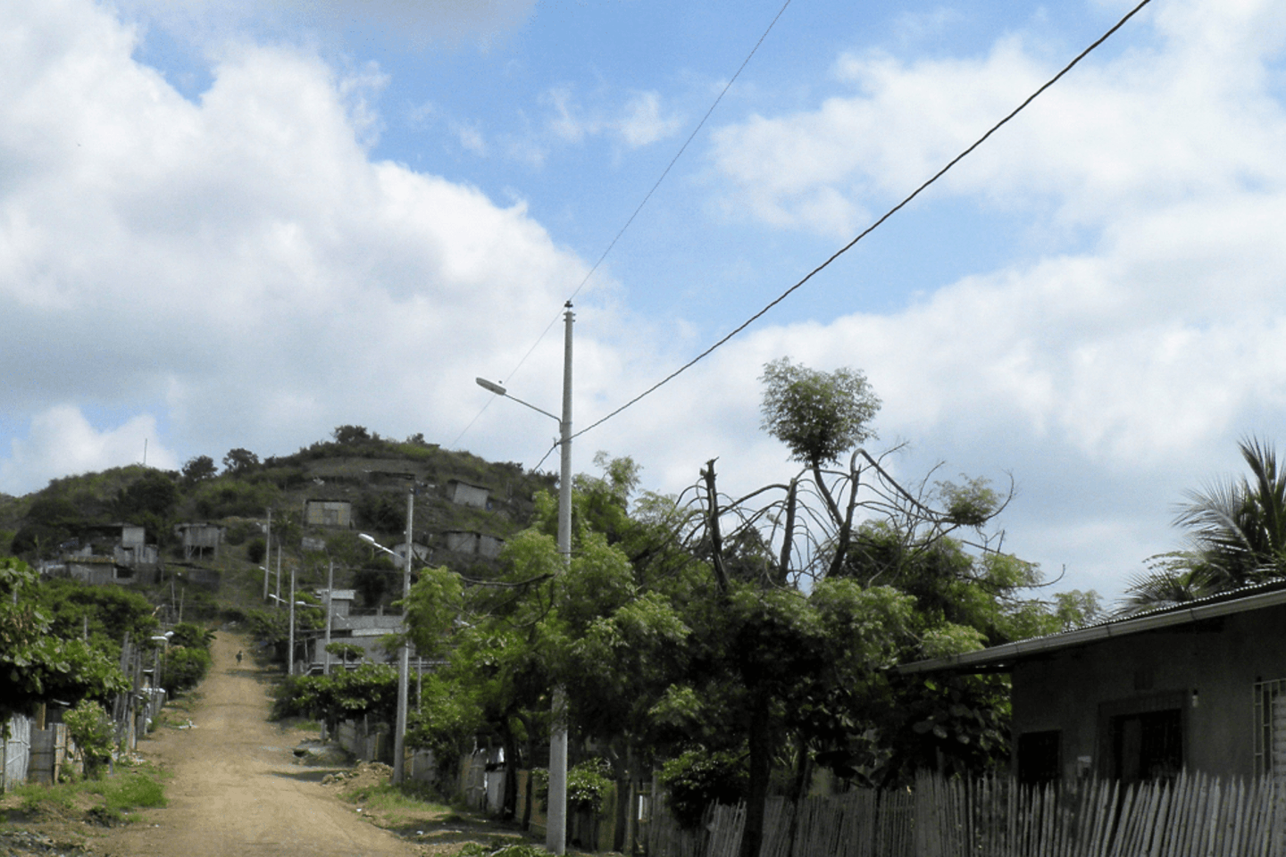 Ecuador-Obras Electrificacion Urbano Marginal-4-min