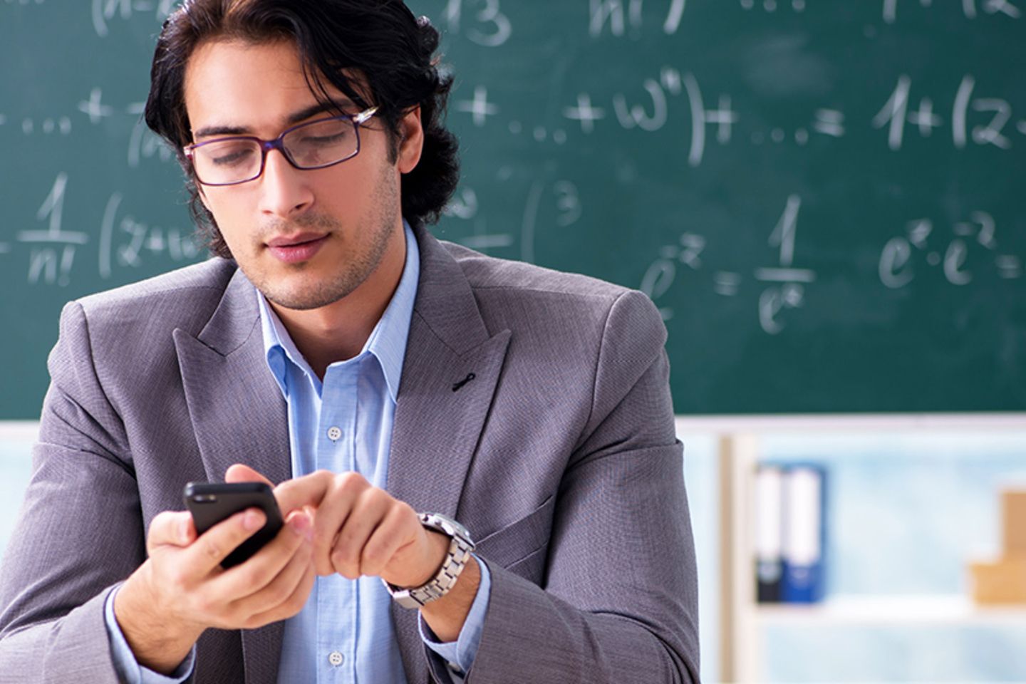 Rendimiento escolar alumnos padres profesores mensajes de texto SMS