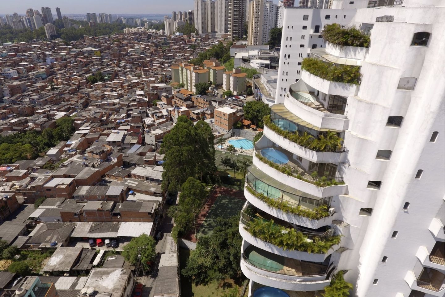 ¿Cómo la segregación residencial fomenta la desigualdad y qué se puede hacer al respecto?