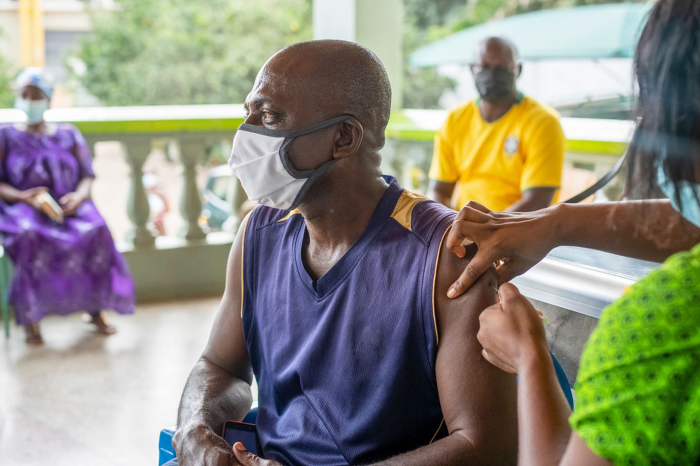 An,Old,African,Man,Receiving,A,Vaccine,Injection,From,A