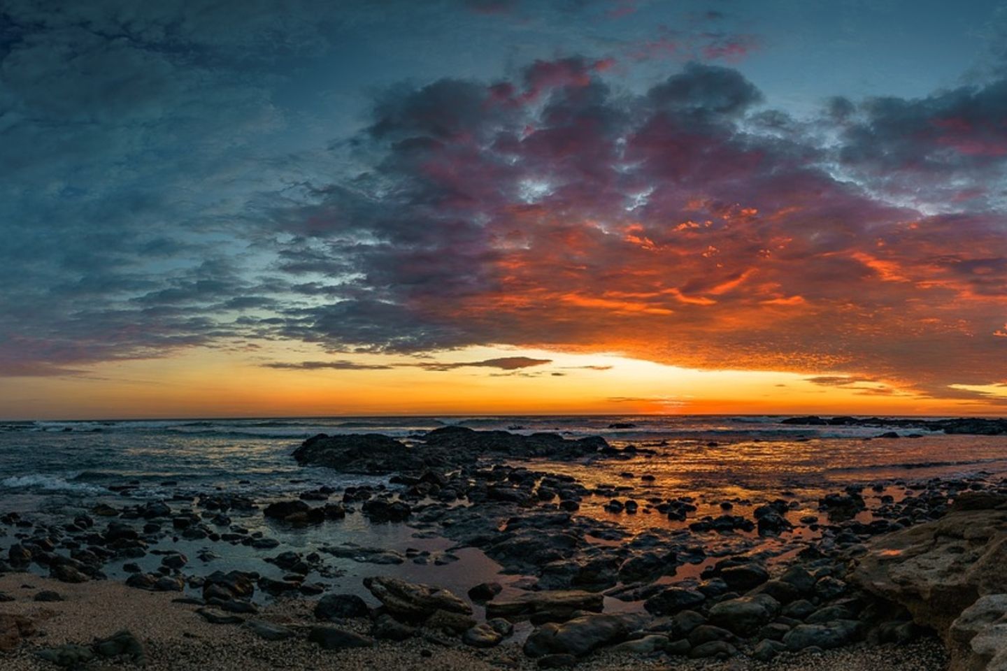 Imagen de Atardecer, Tropical y Costa rica.