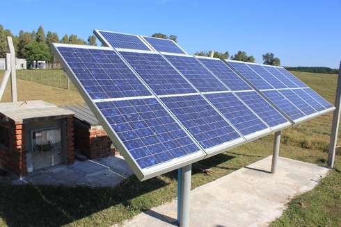 Celdas de energía solar. El cambio climático - Banco Interamericano de Desarrollo - BID