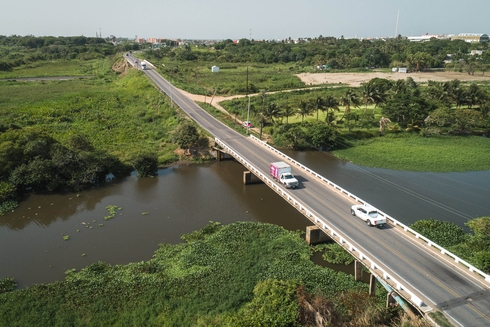 Puente sobre un río en zona rural. Integración regional - Banco Interamericano de Desarrollo - BID