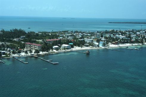 Vista panorámica de playa turística. Belice - Banco Interamericano de Desarrollo - BID 