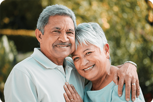 Una pareja de adultos mayores sonriendo. Desarrollo Social - Banco Interamericano de Desarrollo - BID