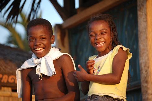 A couple of children smiling. Employment - Inter-American Development Bank - IDB