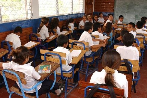 A group of children in a classroom. Development and SMEs - Inter-American Development Bank - IDB