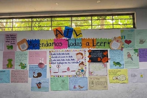 A wall with paper and writing. Innovation - Inter-American Development Bank - IDB